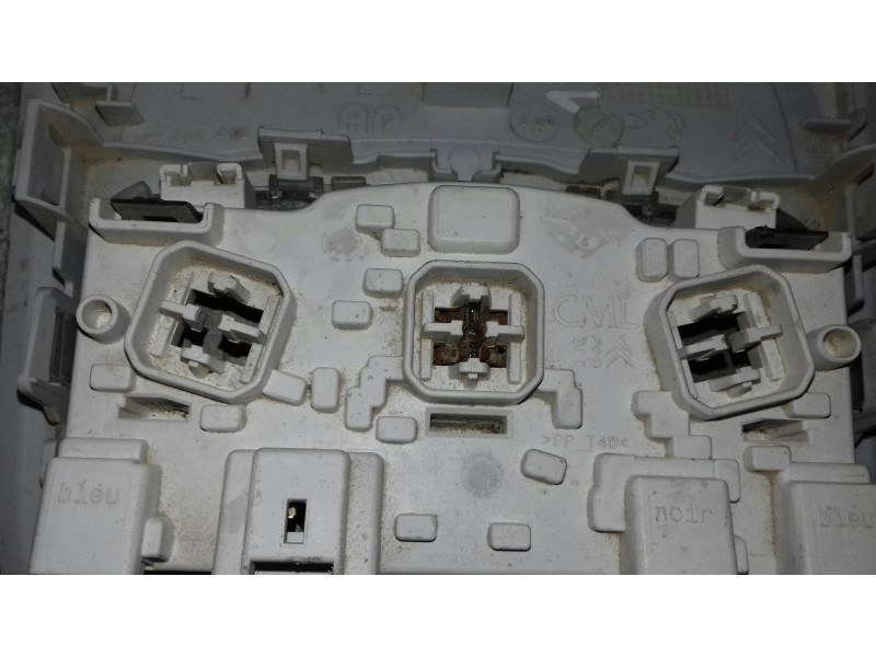 Recambio de luz interior para peugeot 208 allure referencia OEM IAM 9674441377  