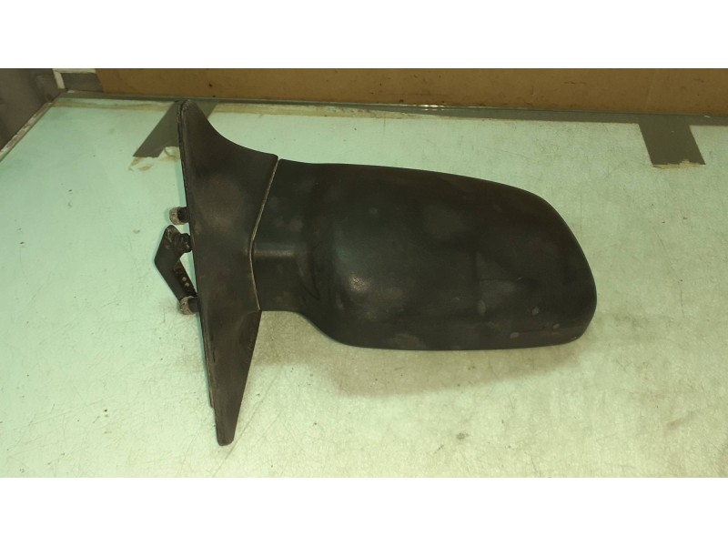 Recambio de retrovisor derecho para ford escort berlina referencia OEM IAM 86AB17682  MANUAL