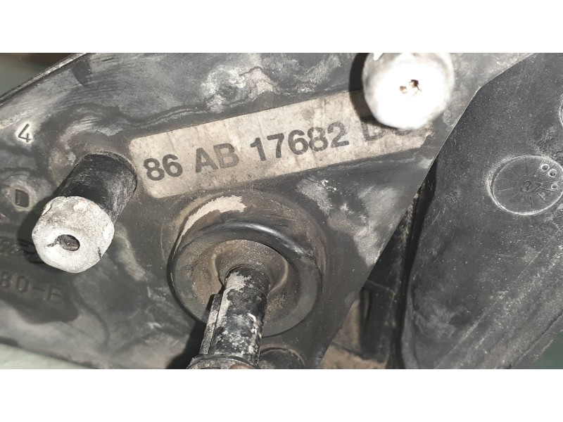 Recambio de retrovisor derecho para ford escort berlina referencia OEM IAM 86AB17682  MANUAL