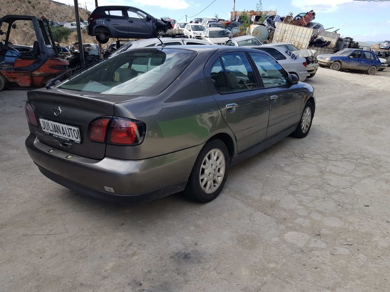 nissan primera berlina (p11) del año 2000