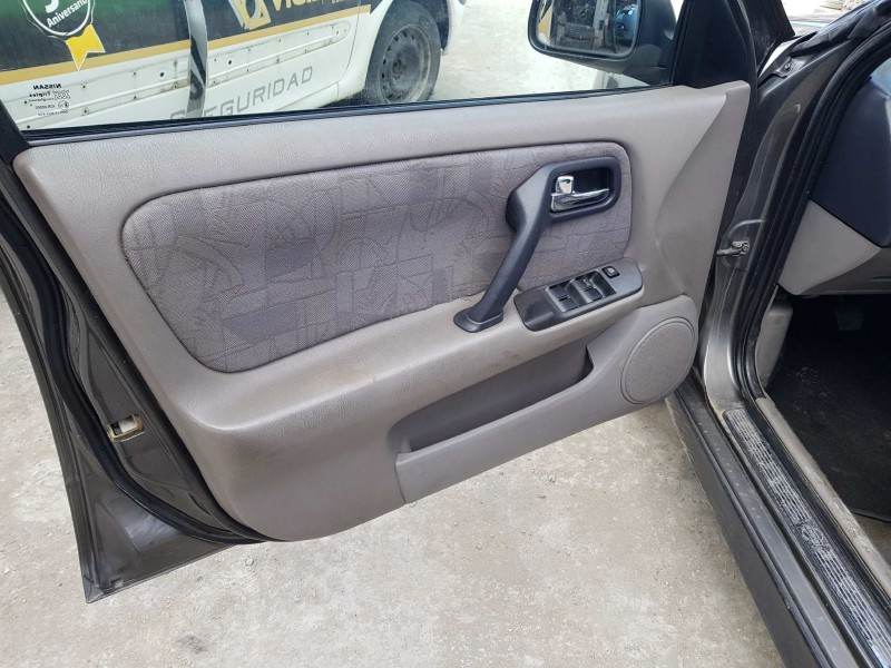 nissan primera berlina (p11) del año 2000