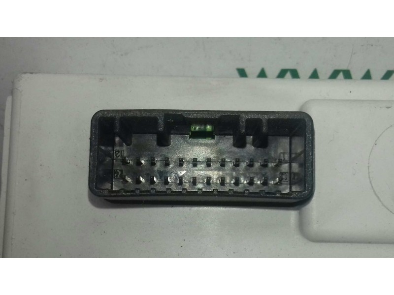 Recambio de pantalla multifuncion para renault clio iii exception referencia OEM IAM 8200755144 281203492A JOHNSON CONTROLS