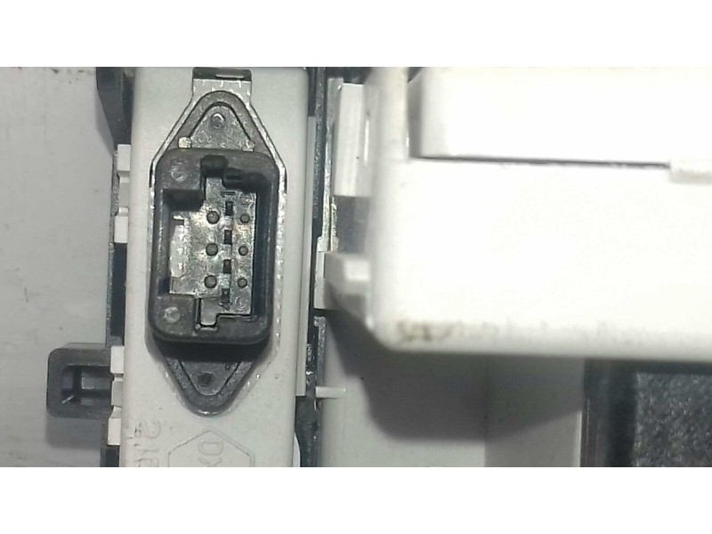 Recambio de pantalla multifuncion para renault clio iii exception referencia OEM IAM 8200755144 281203492A JOHNSON CONTROLS