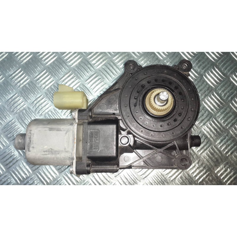 Recambio de motor elevalunas delantero derecho para chevrolet cruze lt referencia OEM IAM 3130034193 CONECTOR 2 PINES BOSCH