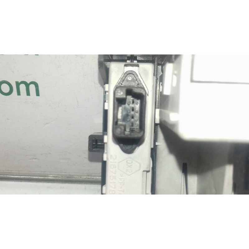 Recambio de pantalla multifuncion para renault megane ii berlina 5p dynamique referencia OEM IAM 8200290542C  JOHNSON CONTROLS