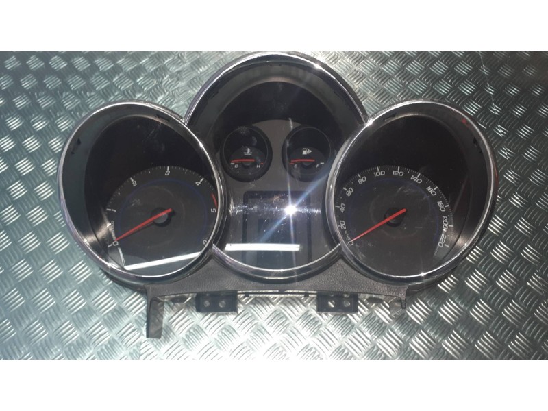 Recambio de cuadro instrumentos para chevrolet cruze lt referencia OEM IAM 95981272 688014257 1272U