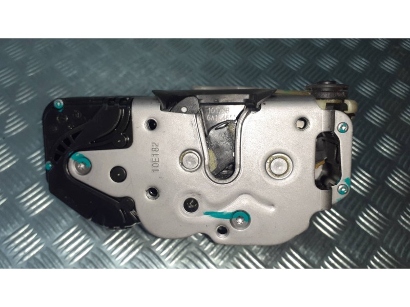 Recambio de cerradura puerta trasera izquierda para chevrolet cruze lt referencia OEM IAM 13503807  