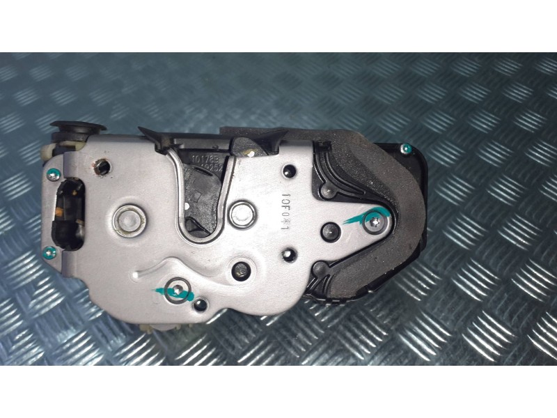 Recambio de cerradura puerta trasera derecha para chevrolet cruze lt referencia OEM IAM 13503808  