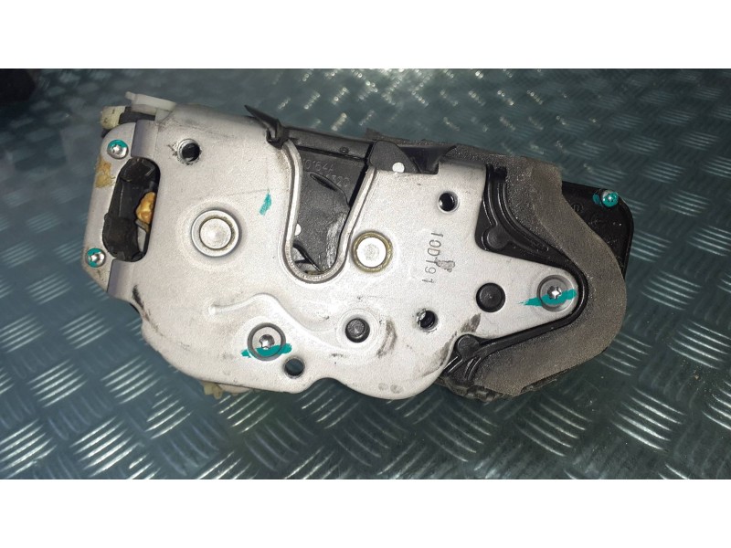 Recambio de cerradura puerta delantera derecha para chevrolet cruze lt referencia OEM IAM 13503802  