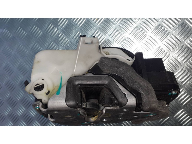 Recambio de cerradura puerta delantera derecha para chevrolet cruze lt referencia OEM IAM 13503802  