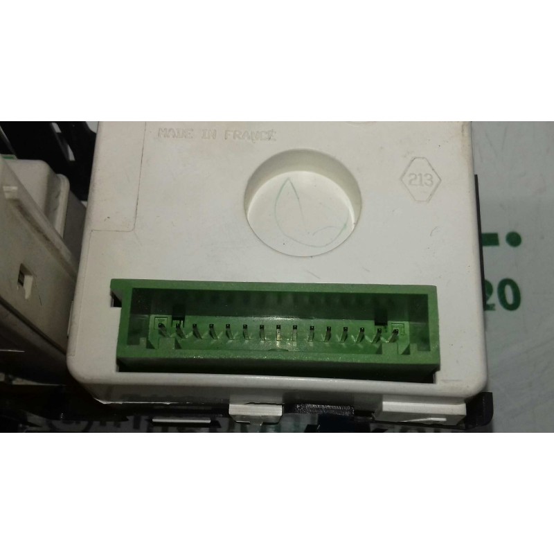 Recambio de pantalla multifuncion para renault laguna ii (bg0) confort authentique referencia OEM IAM P8200002604A  