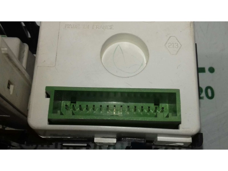 Recambio de pantalla multifuncion para renault laguna ii (bg0) confort authentique referencia OEM IAM P8200002604A  