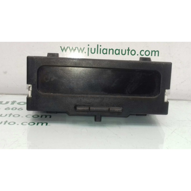 Recambio de pantalla multifuncion para renault megane ii berlina 5p dynamique referencia OEM IAM 8200350498A  