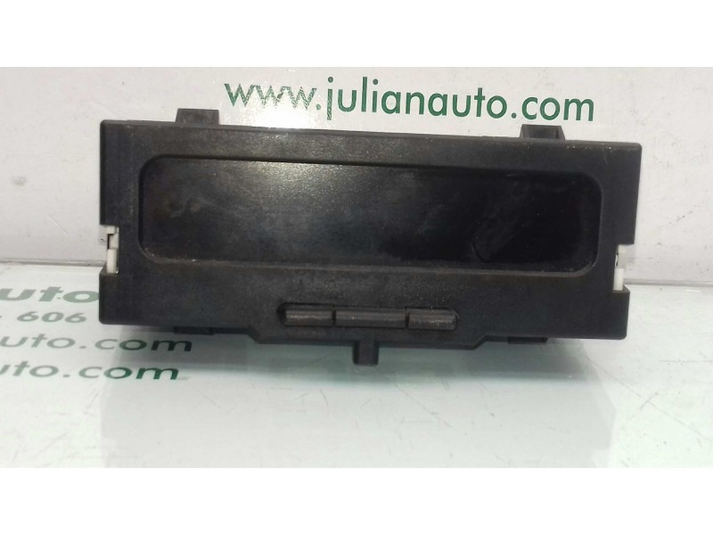 Recambio de pantalla multifuncion para renault megane ii berlina 5p dynamique referencia OEM IAM 8200350498A  