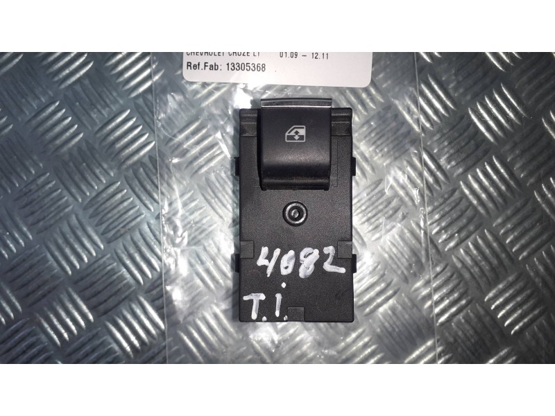Recambio de mando elevalunas trasero izquierdo para chevrolet cruze lt referencia OEM IAM 13305368  CONECTOR 7 PINES