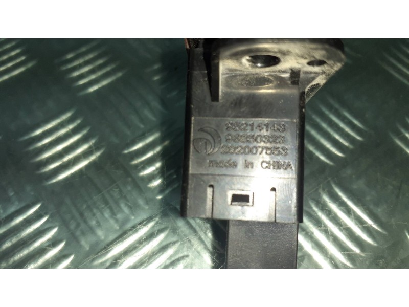 Recambio de warning para chevrolet cruze lt referencia OEM IAM 95214143  96850323