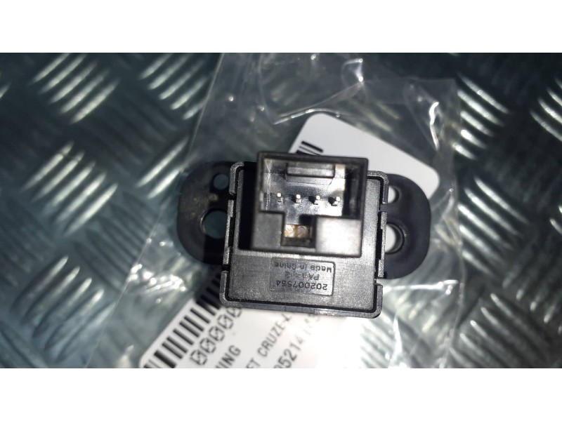 Recambio de warning para chevrolet cruze lt referencia OEM IAM 95214143  96850323