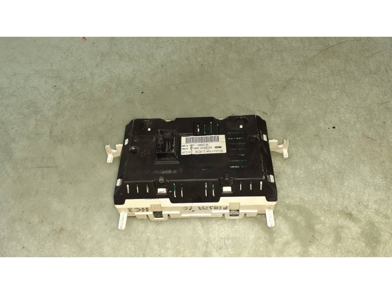 Recambio de pantalla multifuncion para ford fiesta (cb1) titanium referencia OEM IAM 8A6T18B955BL VP8A6F10A855D FOMOCO