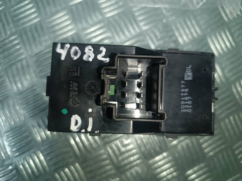 Recambio de mando elevalunas delantero izquierdo para chevrolet cruze lt referencia OEM IAM 20917577  CONECTOR 8 PINES