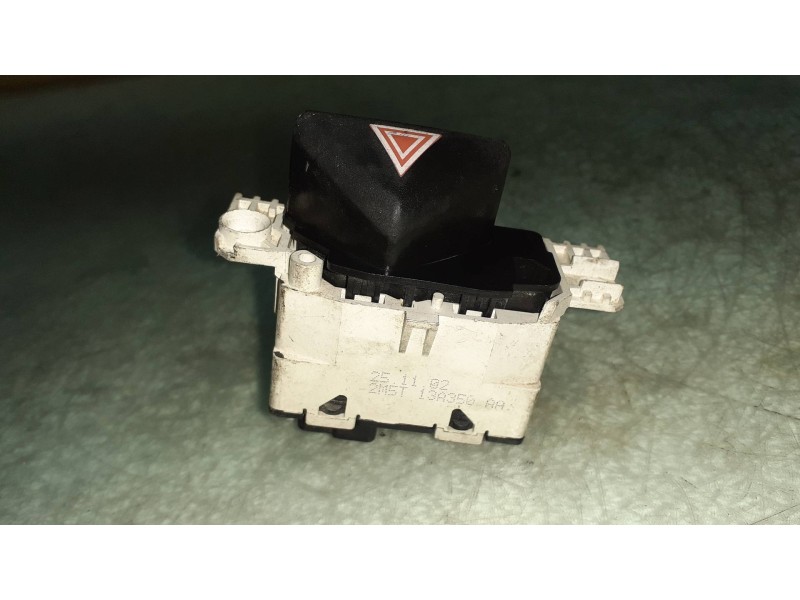 Recambio de warning para ford focus berlina (cak) referencia OEM IAM 2M5T13A350AA  CONECTOR 3 PINES Recambio de warning para ford focus berlina (cak) referencia OEM IAM 2M5T13A350AA  CONECTOR 3 PINES