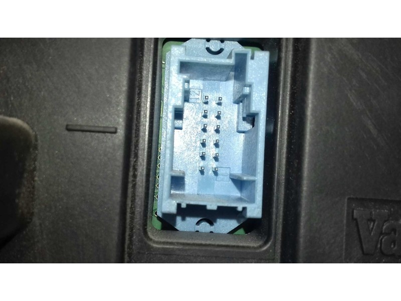 Recambio de mando climatizador para renault megane ii berlina 5p dynamique referencia OEM IAM 8200501456  VALEO