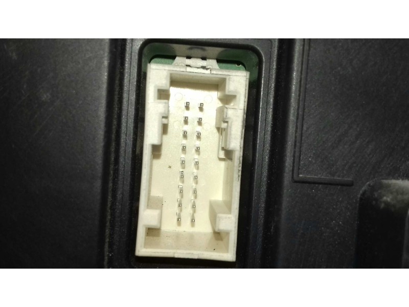 Recambio de mando climatizador para renault megane ii berlina 5p dynamique referencia OEM IAM 8200501456  VALEO