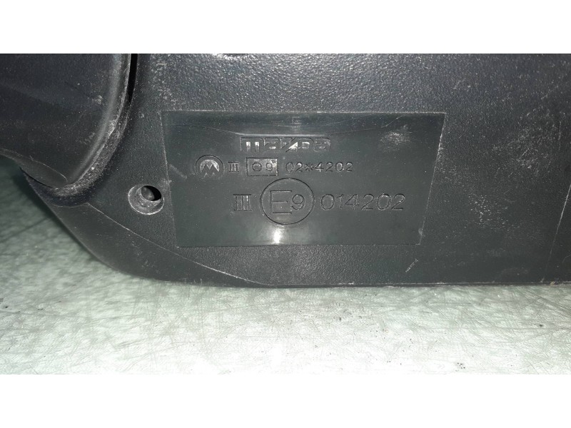 Recambio de retrovisor izquierdo para mazda premacy (cp) referencia OEM IAM E9014202  ELECTRICO