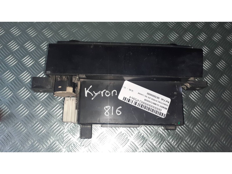 Recambio de mando climatizador para ssangyong kyron 200 xdi limited referencia OEM IAM 6870009080  