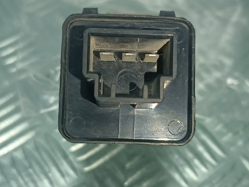 Recambio de rele para ssangyong rexton 270 xdi limited referencia OEM IAM 8662005000  CONECTOR 3 PINES