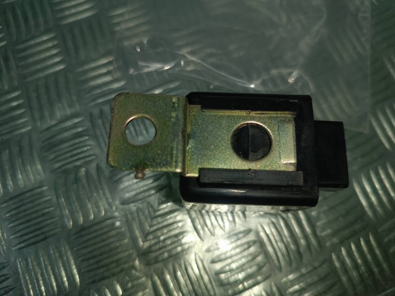 Recambio de rele para ssangyong rexton 270 xdi limited referencia OEM IAM 8662005000  CONECTOR 3 PINES