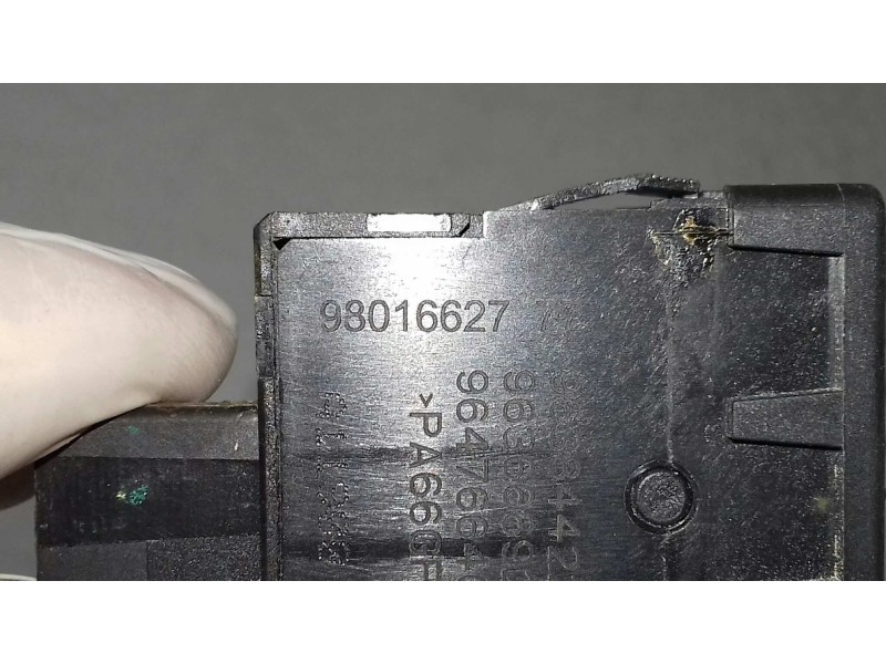 Recambio de interruptor para peugeot partner (s2) totem referencia OEM IAM 9801662777 96384422 FAROS