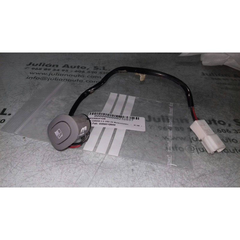 Recambio de interruptor para kia carens 2.0 crdi ex monovolumen referencia OEM IAM 935901D000  MANDO TAPA GASOLINA