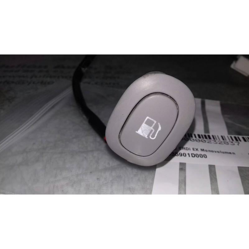 Recambio de interruptor para kia carens 2.0 crdi ex monovolumen referencia OEM IAM 935901D000  MANDO TAPA GASOLINA