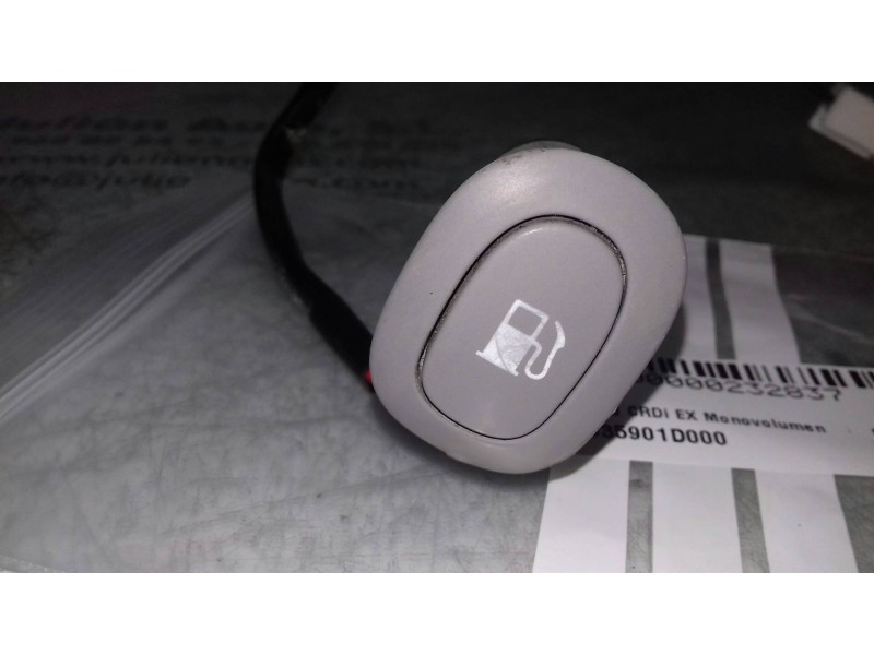 Recambio de interruptor para kia carens 2.0 crdi ex monovolumen referencia OEM IAM 935901D000  MANDO TAPA GASOLINA