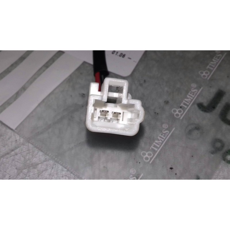 Recambio de interruptor para kia carens 2.0 crdi ex monovolumen referencia OEM IAM 935901D000  MANDO TAPA GASOLINA