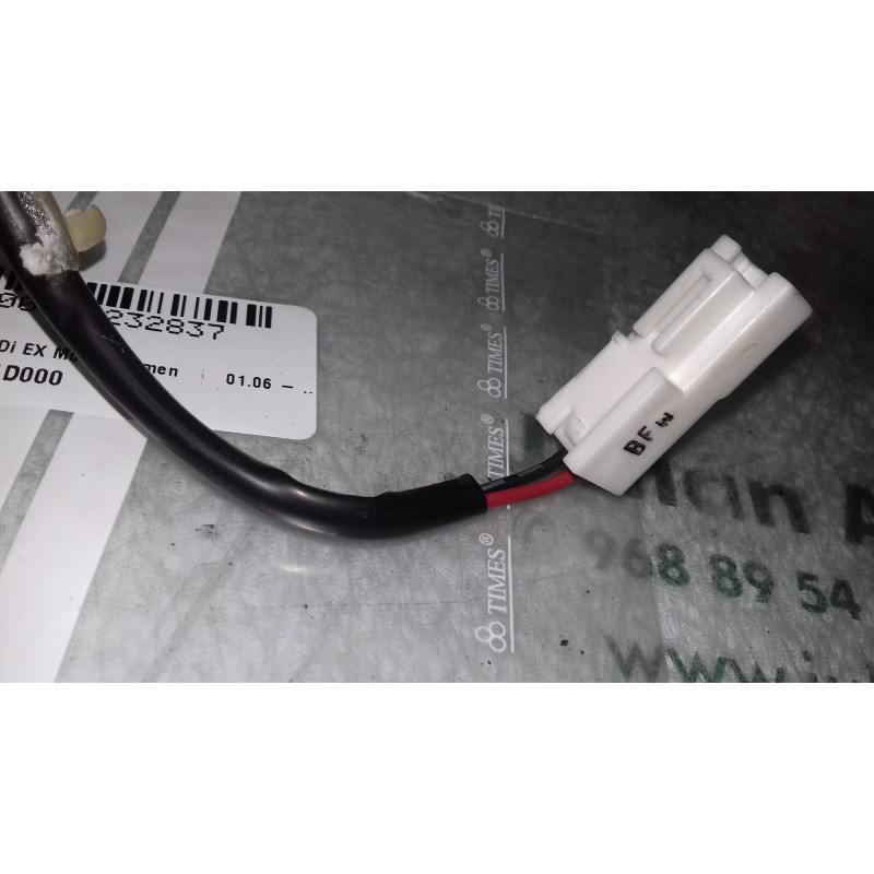 Recambio de interruptor para kia carens 2.0 crdi ex monovolumen referencia OEM IAM 935901D000  MANDO TAPA GASOLINA