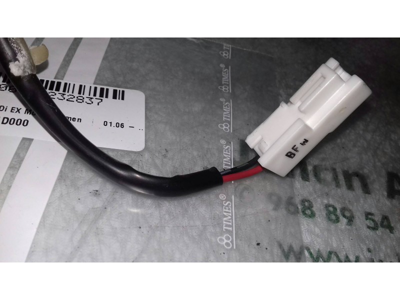 Recambio de interruptor para kia carens 2.0 crdi ex monovolumen referencia OEM IAM 935901D000  MANDO TAPA GASOLINA