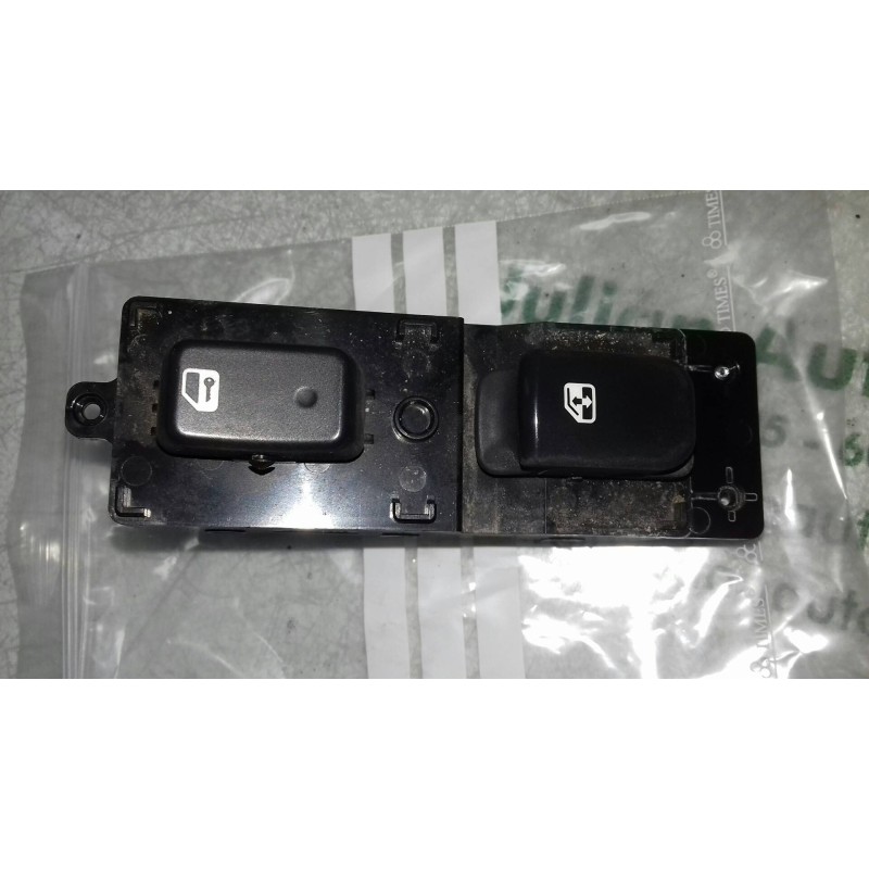 Recambio de mando elevalunas delantero derecho para kia carens 2.0 crdi ex monovolumen referencia OEM IAM 935751D0003W 200002834