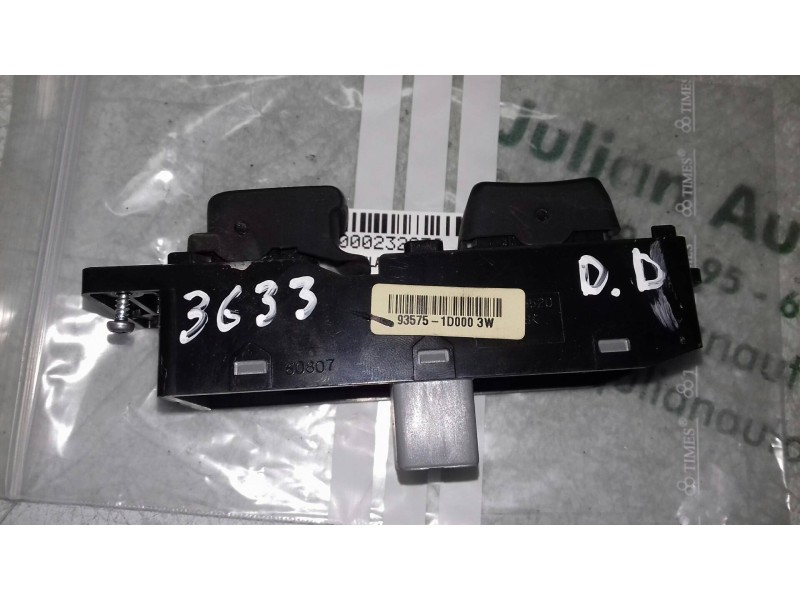 Recambio de mando elevalunas delantero derecho para kia carens 2.0 crdi ex monovolumen referencia OEM IAM 935751D0003W 200002834