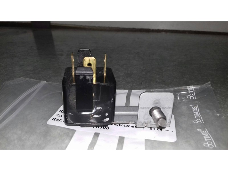 Recambio de rele para kia carens 2.0 crdi ex monovolumen referencia OEM IAM 955501D100 95550 INTERMITENTES