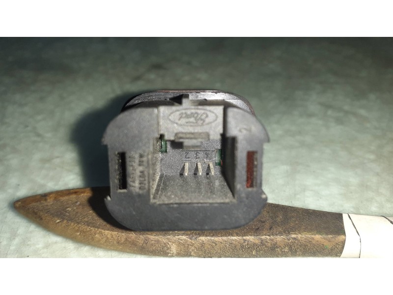 Recambio de warning para ford focus berlina (cap) ambiente (d) referencia OEM IAM 4M5T13A350AC  CONECTOR 3 PINES