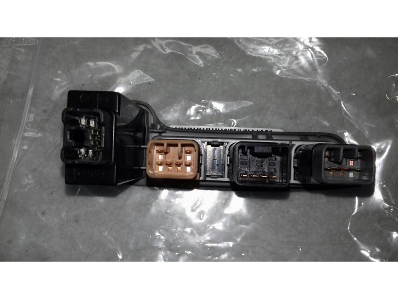 Recambio de interruptor para kia carens 2.0 crdi ex monovolumen referencia OEM IAM 202002962  