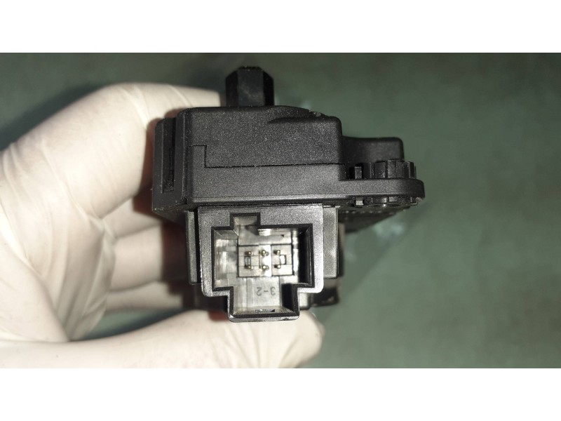 Recambio de motor apertura trampillas climatizador para peugeot 3008 allure referencia OEM IAM A21201700  DENSO