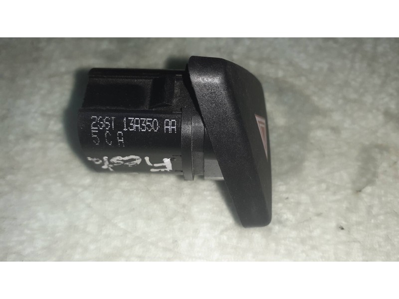 Recambio de warning para ford fusion (cbk) referencia OEM IAM 2S6T13A350AA  CONECTOR 3 PINES