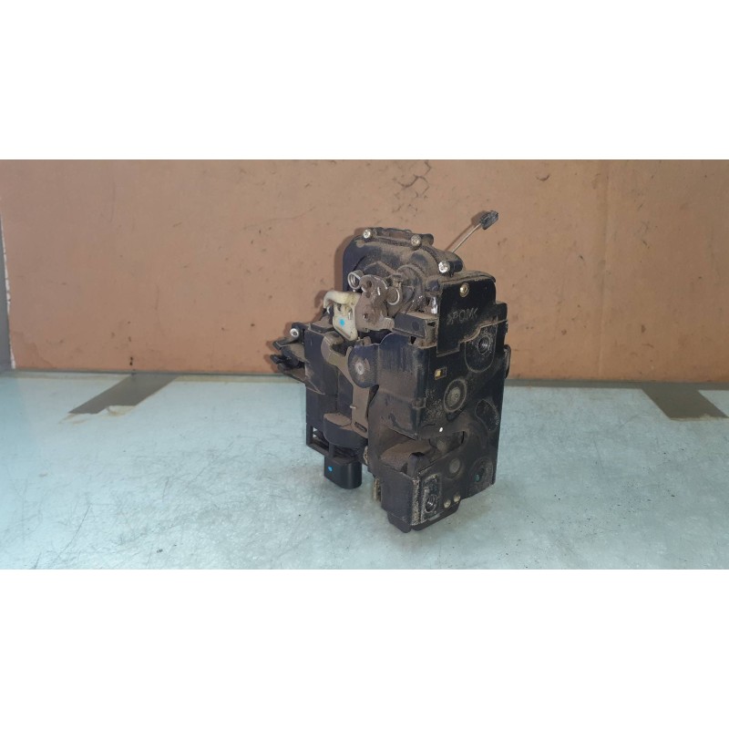 Recambio de cerradura puerta delantera derecha para volkswagen new beetle (9c1/1c1) 1.9 tdi referencia OEM IAM 113690  