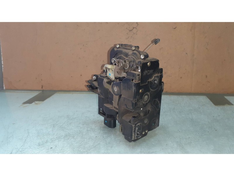 Recambio de cerradura puerta delantera derecha para volkswagen new beetle (9c1/1c1) 1.9 tdi referencia OEM IAM 113690  