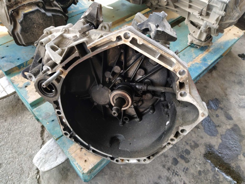 Recambio de caja cambios para renault megane iii berlina 5 p dynamique referencia OEM IAM TL4A022 006771 6 VELOCIDADES