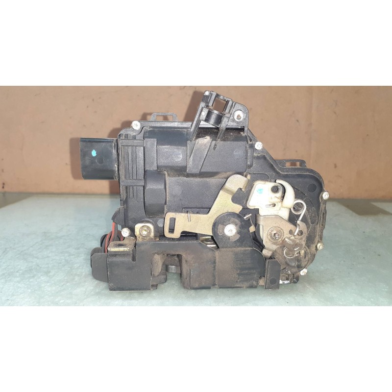 Recambio de cerradura puerta delantera derecha para volkswagen new beetle (9c1/1c1) 1.9 tdi referencia OEM IAM 113690  