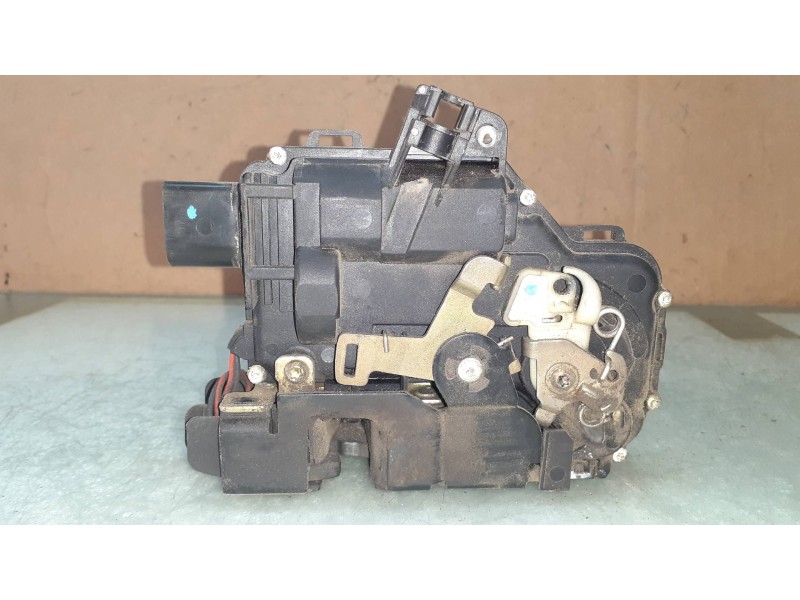 Recambio de cerradura puerta delantera derecha para volkswagen new beetle (9c1/1c1) 1.9 tdi referencia OEM IAM 113690  