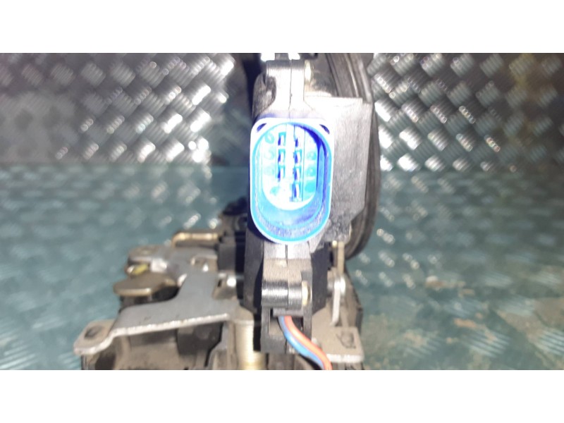 Recambio de cerradura puerta trasera derecha para volkswagen touran (1t1) highline referencia OEM IAM 7L0839016  